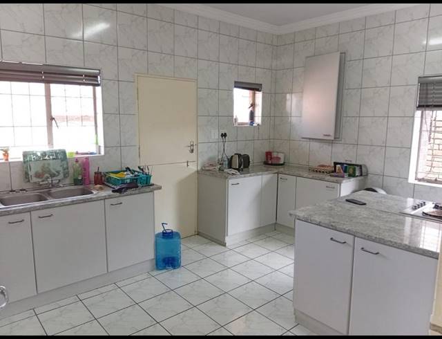 4 BEDROOM HOUSE FOR SALE IN PARKDENE